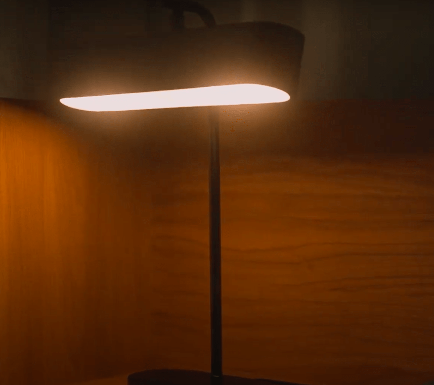Czarna lampka biurkowa Merlin
