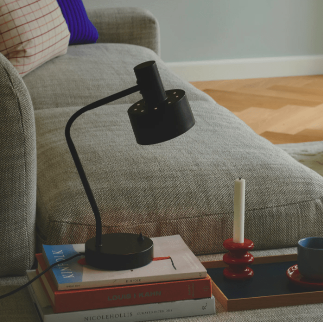 Lampka do sypialni na stolik - czarna Matis