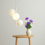 Prosta lampa wisząca do jadalni Fin M - biała, 3 klosze kule