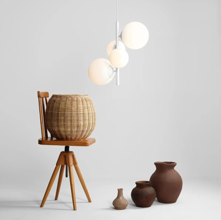 Biała lampa wisząca Bloom 4 - kule z mlecznego szkła
