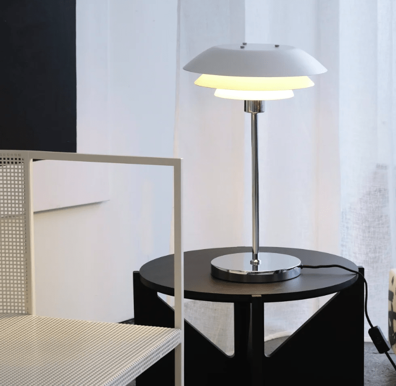 Elegancka lampa stołowa na stolik w salonie DL31