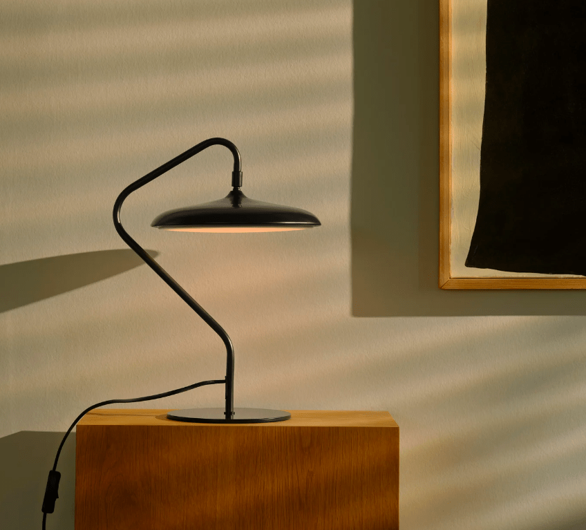 Lampa stołowa do salonu Artist LED - DFTP - płaska, czarna