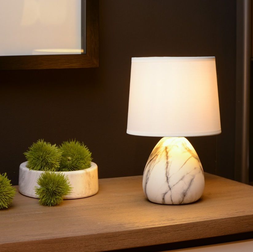 Mała lampa stołowa do salonu Marmo - ceramiczna