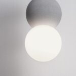 Szara lampa wisząca StoneBall - betonowa kula