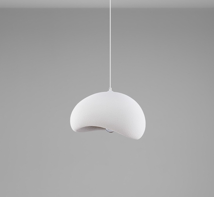Biała lampa wisząca Cluora 50 - salon wabi-sabi