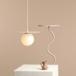 Kremowa lampa wisząca Loop S - aranżacja jadalni