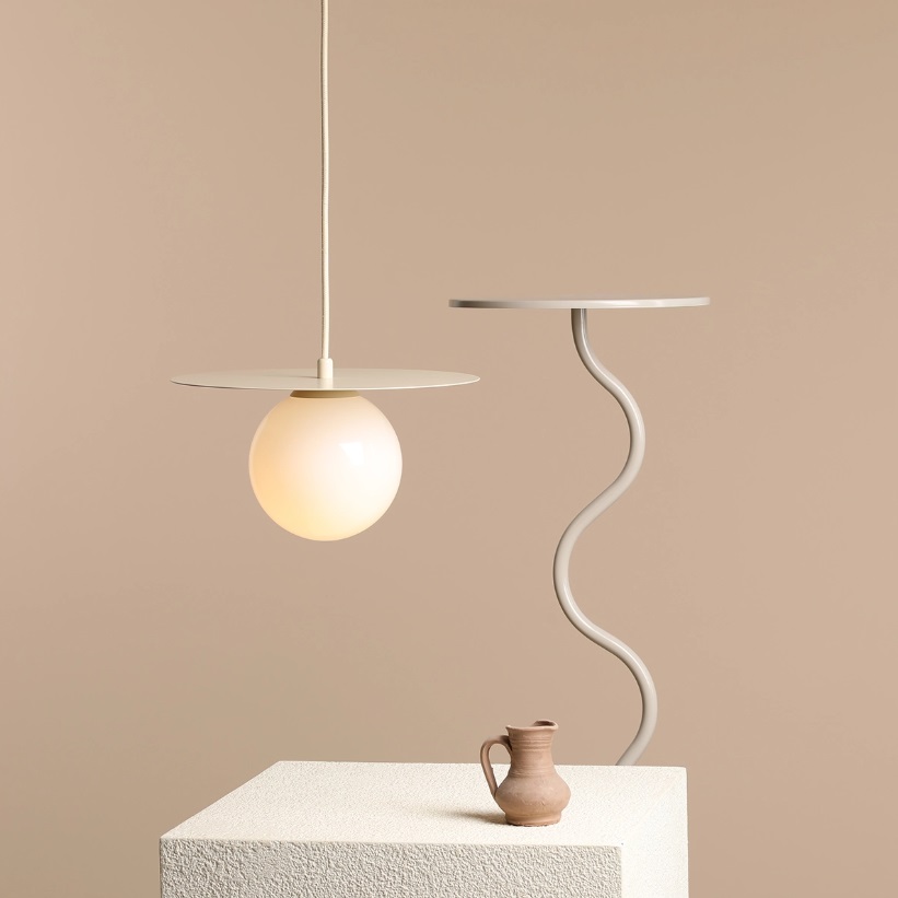 Kremowa lampa wisząca Loop S - aranżacja jadalni