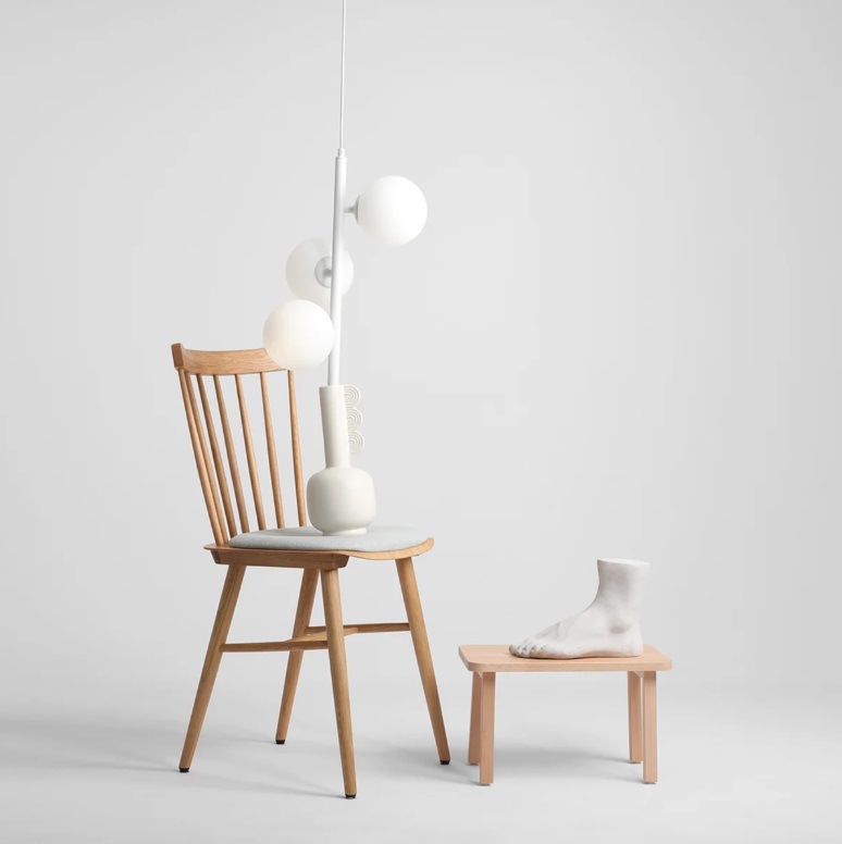 Lampa wisząca nad stolik w salonie Fin S 34 - białe kule