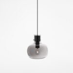 Szklana lampa wisząca nad stół Mellu 22 - dymiony klosz