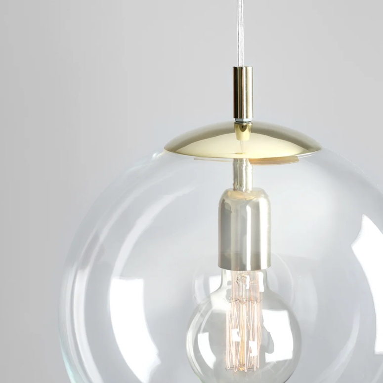 Złota lampa wisząca Globe - przezroczysta szkalna kula