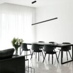 Czarna lampa wisząca nad stół w salonie Miami 120cm