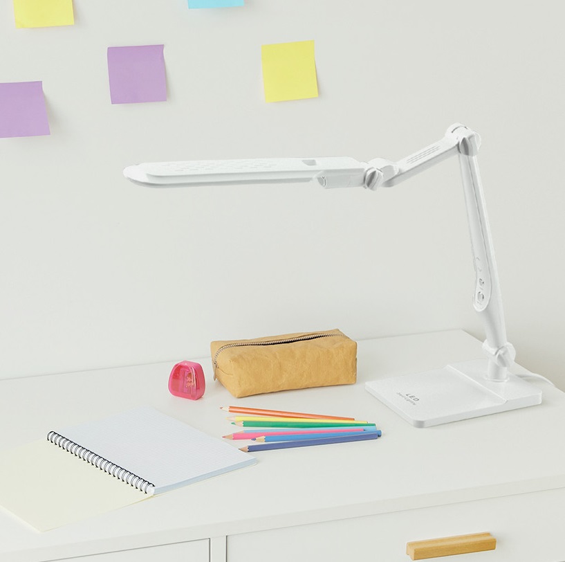 Biała lampka biurkowa dla dziecka do nauki Mica LED - regulowana
