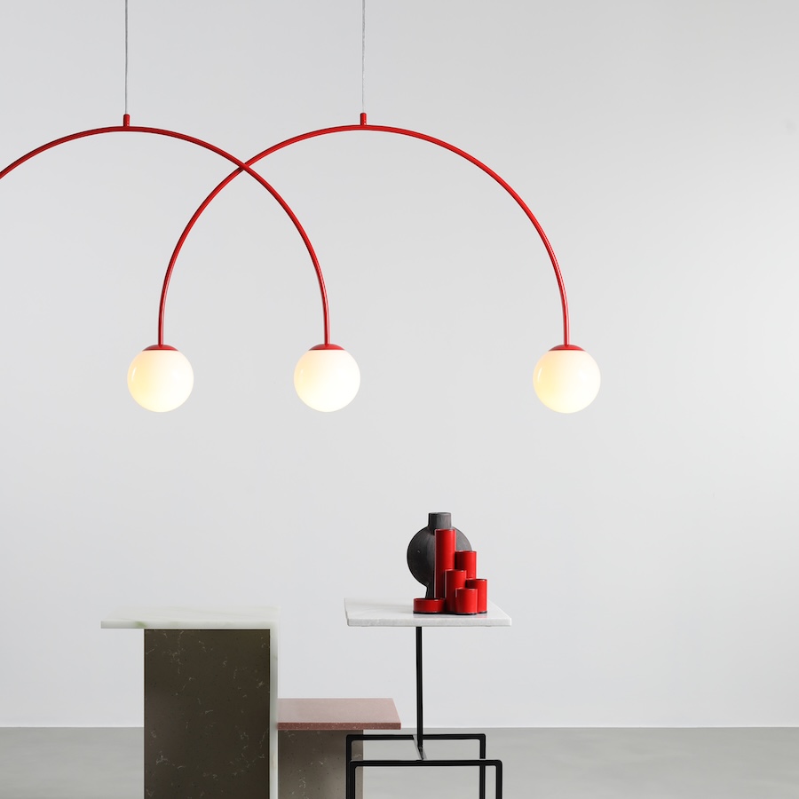 Czerwona lampa z łukami do salonu Una Red Chilli Aldex - klosze kule