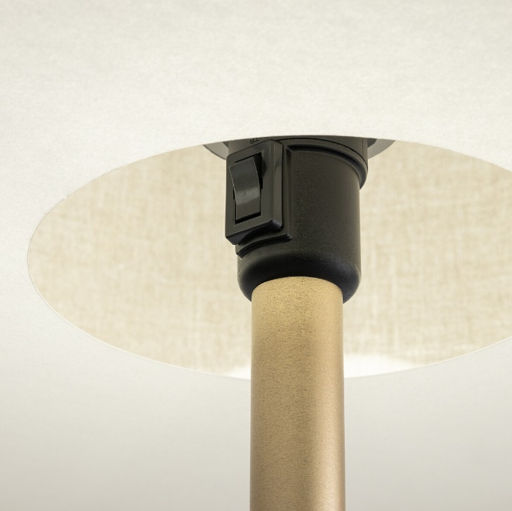 Beżowa lampa stojąca z abażurem Santana - włącznik