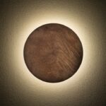 Brązowy kinkiet drewniany RING M LED - światło odbite