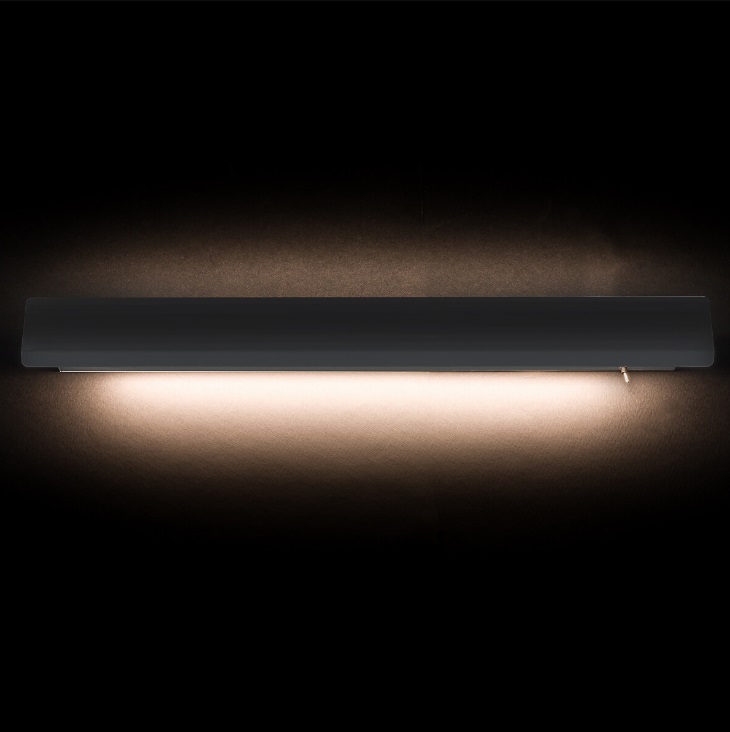 Czarna długa lampa ścienna Wing LED z włącznikiem