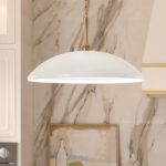 elegancka biala lampa wiszaca do kuchni z marmurem Delarosa Elstead