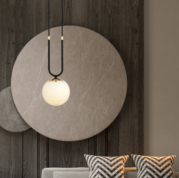 Czarno-złota lampa wisząca Glam - kula na łuku