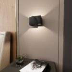 Czarny minimalistyczny kinkiet Frost do salonu