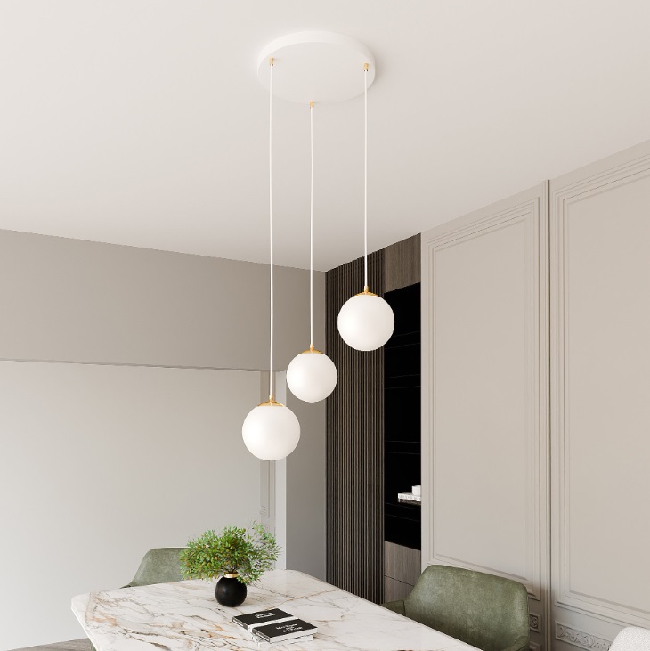Elegancka potrójna lampa wisząca Royal 3 - złote detale