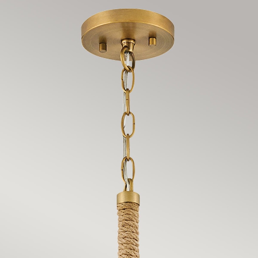 lampa wiszaca na złotym łańcuchu z ozdobnym sznurem