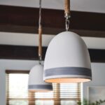 srebrna lampa wiszaca bialy klosz Nash Elstead
