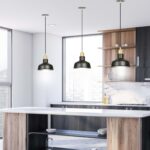 Czarna lampa wisząca nad wyspę kuchenną Ibor - złote zdobienia
