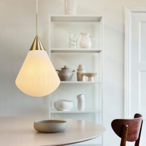 Elegancka lampa wisząca nad stół Ballon 33 - kropla z ryflowanego szkła