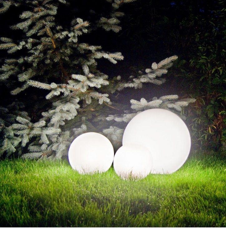 Lampa kula do ogrodu G200 - oświetlenie roślin i drzew