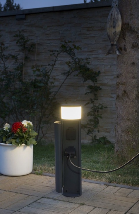 Lampa ogrodowa stojąca Elborn - z 2 gniazdkami