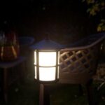 Lampa stojąca do ogrodu Cordoba 100 - obok ławki