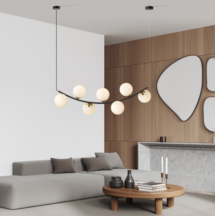 Lampa wisząca nad stół w salonie Ritz - złote akcenty