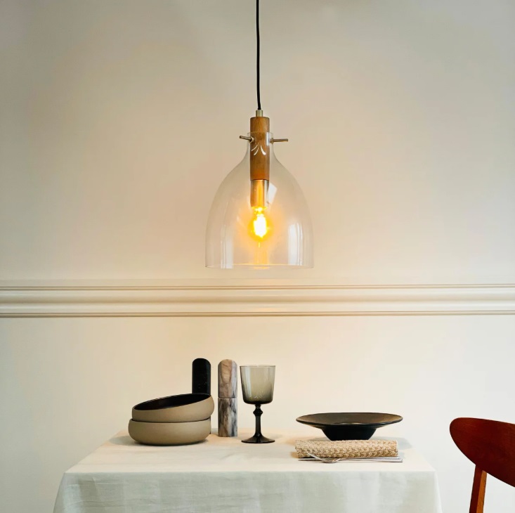 Skandynawska lampa wisząca nad stół Bistro 25 - drewniane mocowanie klosza