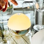 Srebrna lampka stołowa do restauracji Alba Dyberg Larsen IP44 - przenośna na pilota
