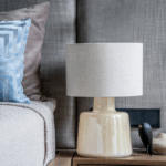 elegancka mała szklana lampa stołowa kremowa podstawa santana creme - santana 4concepts