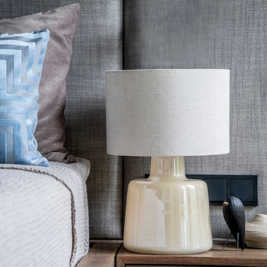 elegancka mała szklana lampa stołowa kremowa podstawa santana creme - santana 4concepts