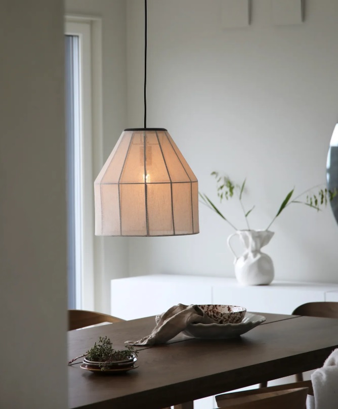 Beżowa lampa wisząca nad stół Aiko
