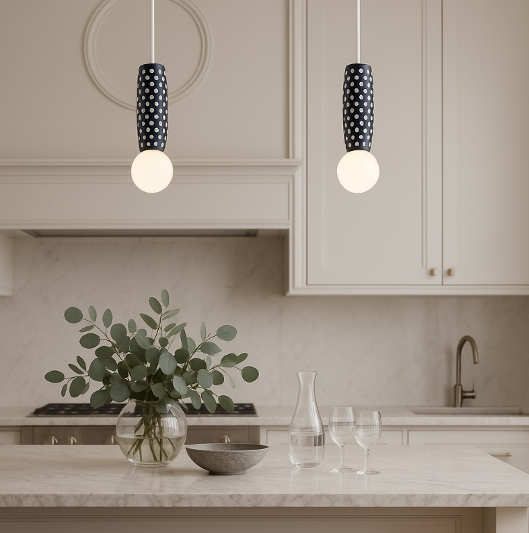 Granatowa lampa wisząca nad wyspę Boll - ceramika Bolesławiec