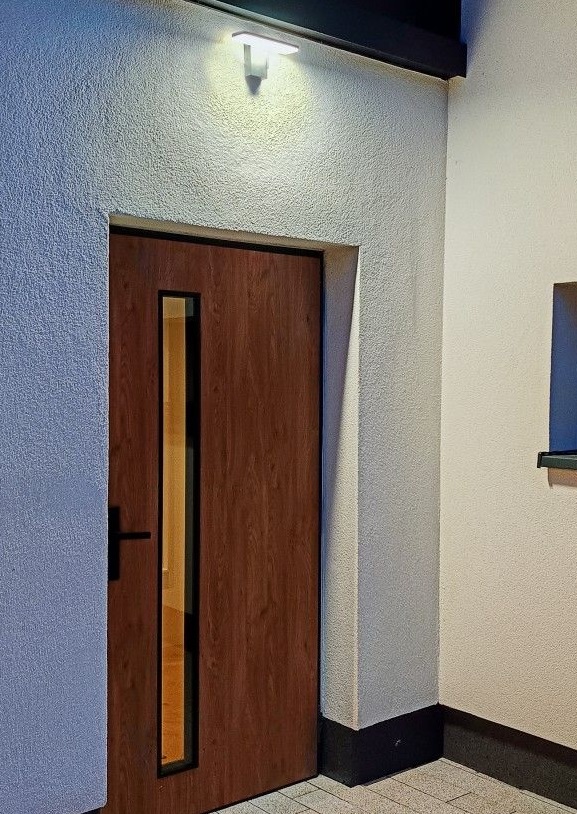 Kinkiet zewnętrzny nad drzwi wejściowe Fler LED - płaski klosz IP54