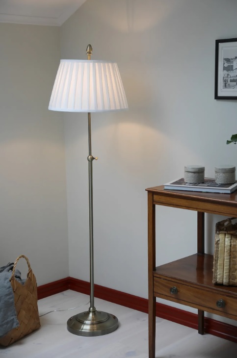 Klasyczna lampa stojąca Oxford - do salonu modern classic