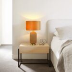 Złota lampka nocna z abażurem Tamiza 65 - sypialnia