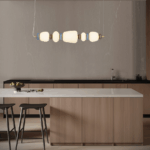 lampa dekoracyjna podluzna z kolorwymi koralikami nad wyspę