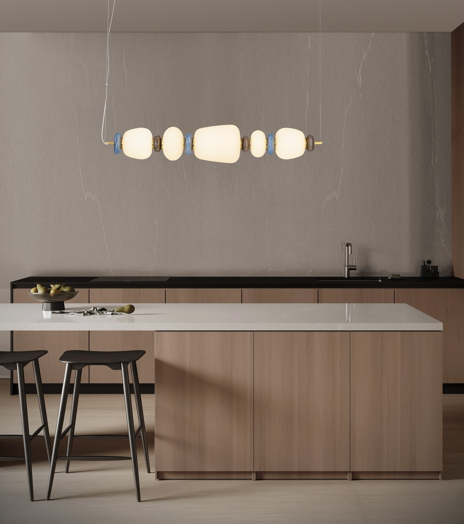 lampa dekoracyjna podluzna z kolorwymi koralikami nad wyspę