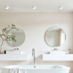 Biały spot natynkowy Horn minimalistyczny - do łazienki