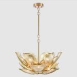 Lampa wisząca w kształcie kwiatu na złotym stelażu