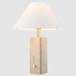 Elegancka lampa stołowa Orleans z podstawą z trawertynu.