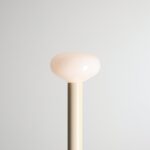 Kremowa lampa stojąca Flo Cream 26 - do nowoczesnych wnętrz