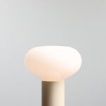 Kremowa lampka stołowa Flo Cream 19 - na stolik nocny