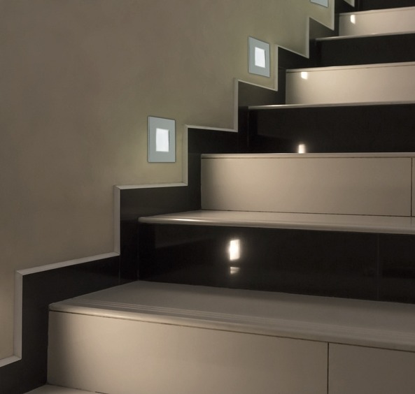 Kwadratowa oprawa schodowa MS-04 do podświetlenia schodów - chrom