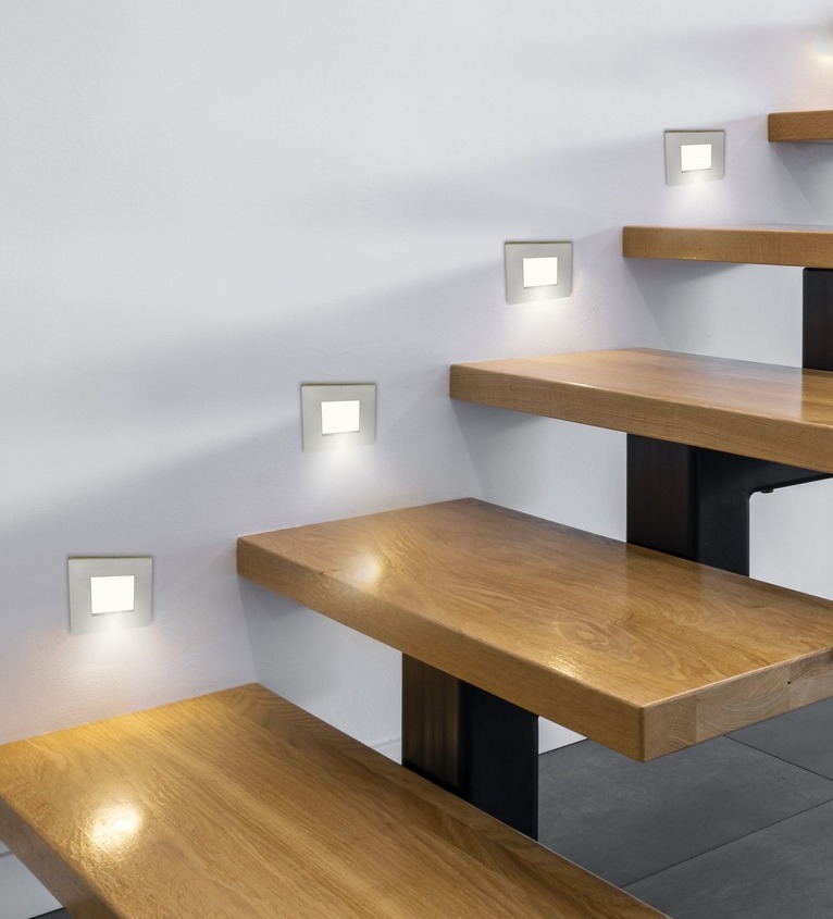 Kwadratowa oprawa schodowa MS-04 do podświetlenia stopni – satynowa